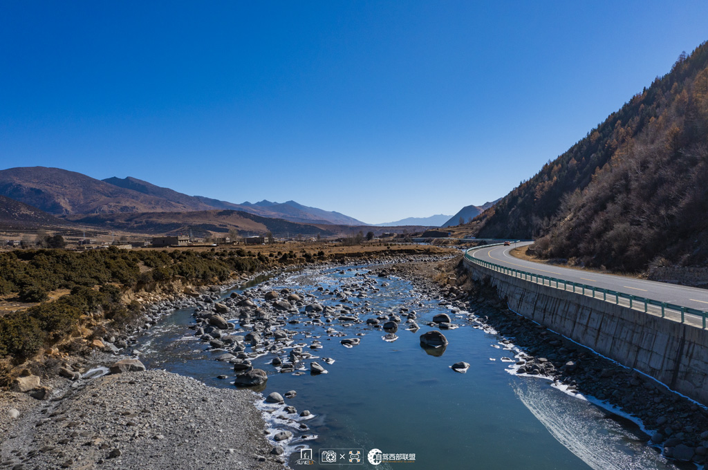 Day3：新都桥镇>雅江>天路十八弯>理塘>海子山>香格里拉镇